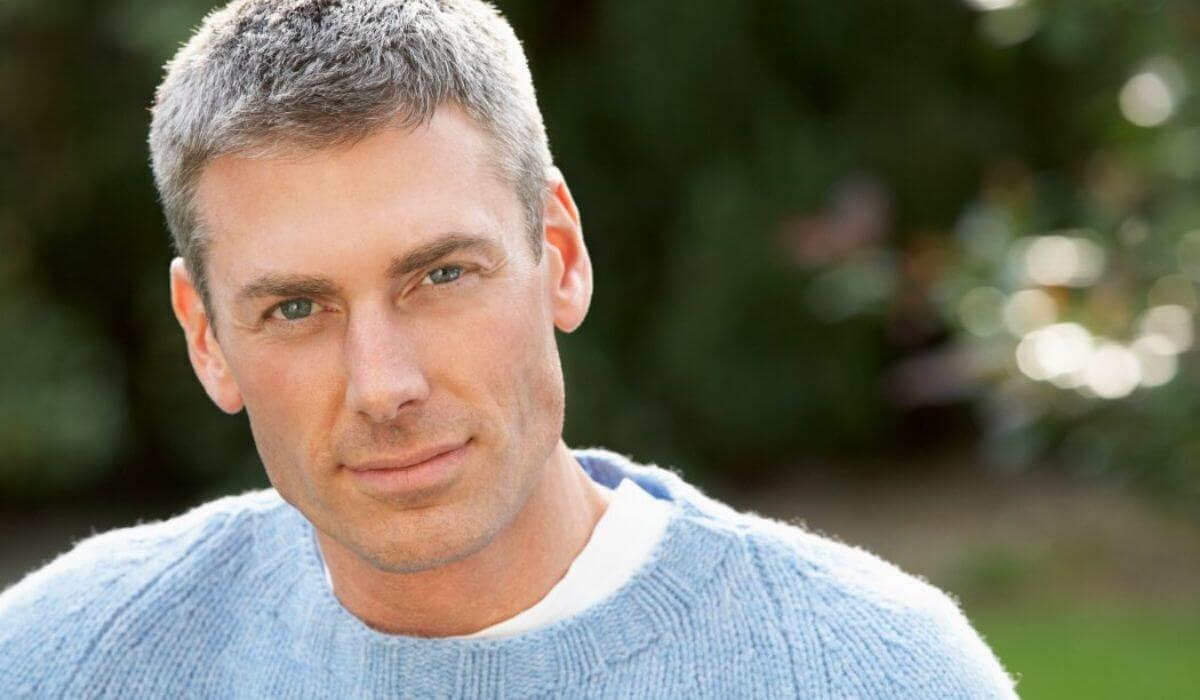 sedeyushhij-muzhchina (1)